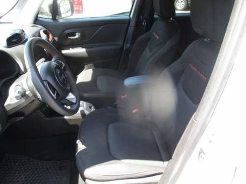 Used 2023 Jeep Renegade Trailhawk image 6