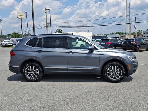 Used 2020 Volkswagen Tiguan SE w/ Panoramic Sunroof Package AWD/4WD image 7