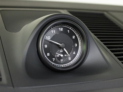 Used 2025 Porsche Macan image 24