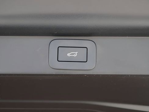 Certified 2024 Land Rover Range Rover SE AWD/4WD image 16