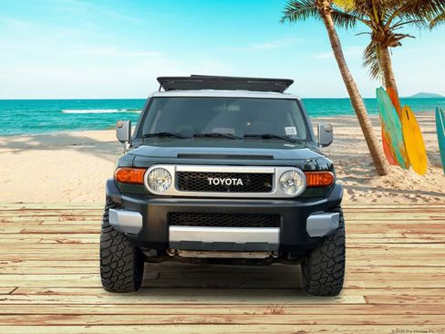 Used 2010 Toyota FJ Cruiser 4WD image 7