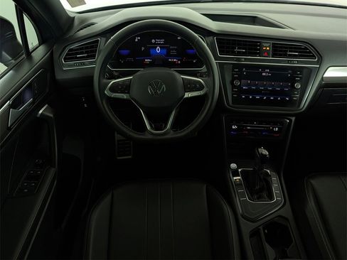 Used 2023 Volkswagen Tiguan SE R-Line image 9