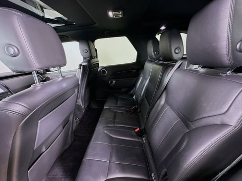 Used 2020 Land Rover Discovery SE image 37