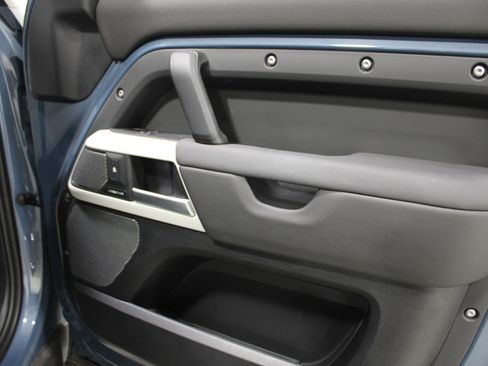 Used 2024 Land Rover Defender 110 S image 25