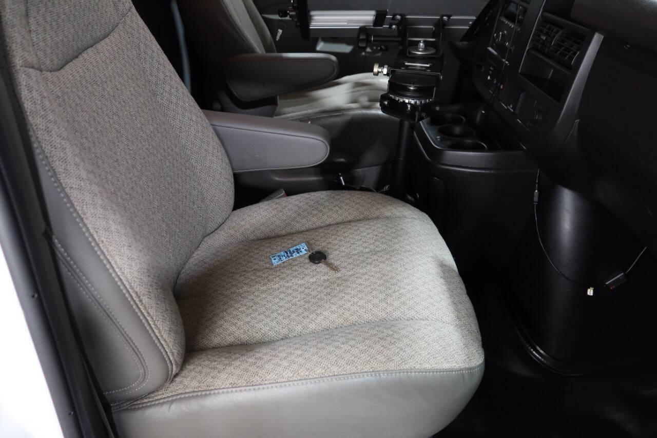 Used 2021 Chevrolet Express 2500 RWD image 26