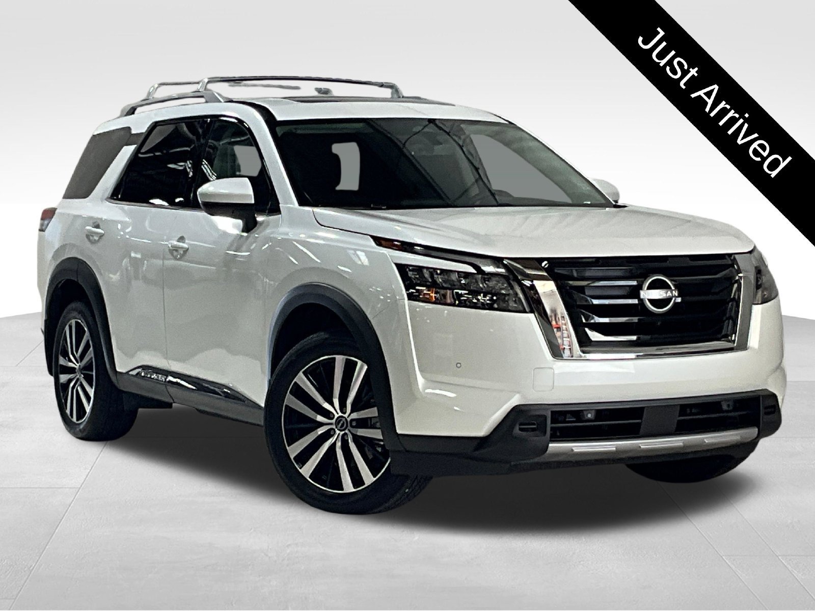 Used 2025 Nissan Pathfinder Platinum w/ Cargo Package AWD/4WD image 1