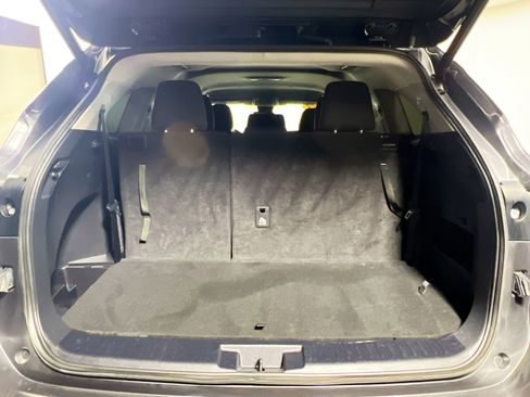 Used 2023 Toyota Highlander LE FWD image 34