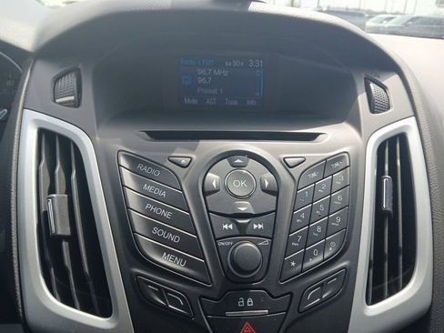 Used 2014 Ford Focus SE FWD image 16