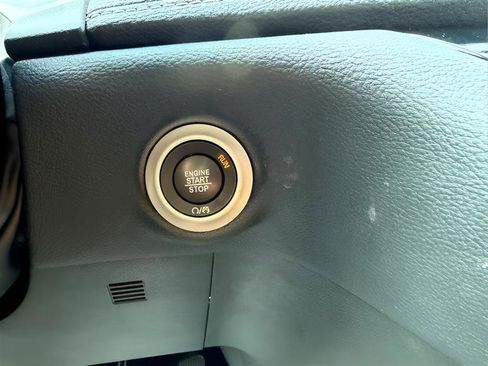 Used 2021 Chrysler Pacifica Touring w/ Uconnect Theater Family Group FWD image 51