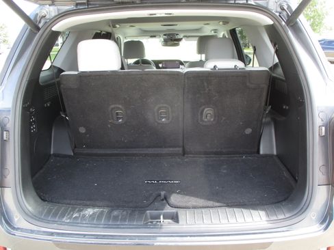 Used 2022 Hyundai Palisade SEL w/ Premium Package FWD image 16