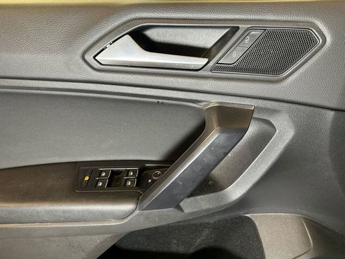 Used 2021 Volkswagen Tiguan SE AWD/4WD image 19