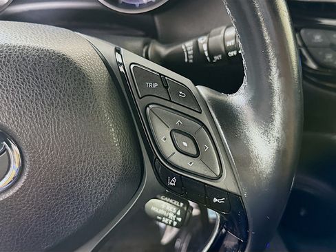Used 2018 Toyota C-HR XLE FWD image 15