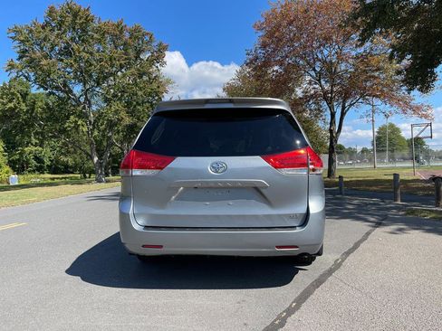 Used 2012 Toyota Sienna XLE w/ Entertainment Pkg image 29