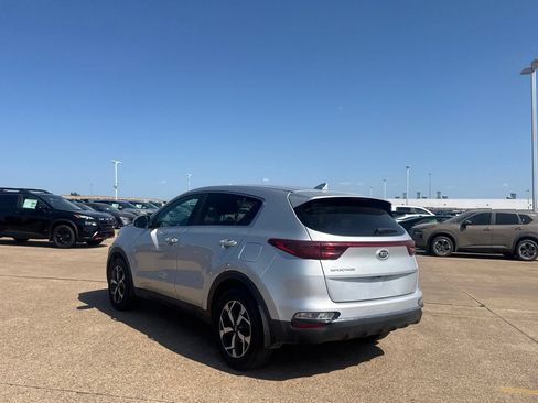 Used 2020 Kia Sportage LX AWD/4WD image 16