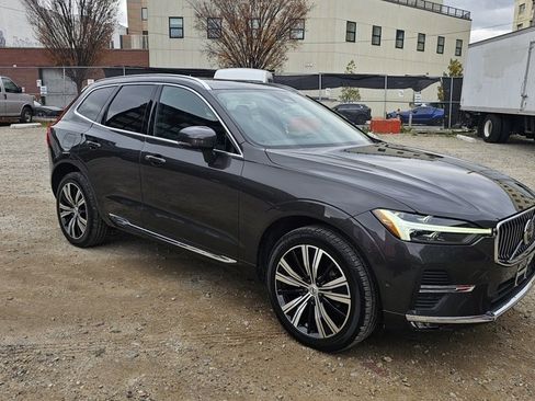 Certified 2023 Volvo XC60 B5 Plus w/ Climate Package image 5
