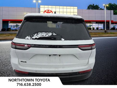 Used 2023 Jeep Grand Cherokee Altitude image 7