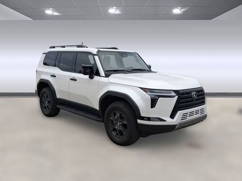 Used 2024 Lexus GX 550 image 6