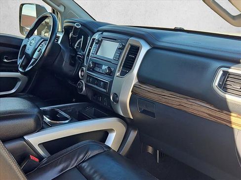 Used 2017 Nissan Titan SL w/ Chrome Package image 21
