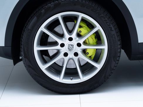 Used 2022 Porsche Cayenne E-Hybrid image 12