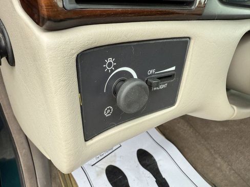 Used 1997 Cadillac Seville SLS w/ Leather/Lumbar Pkg image 15