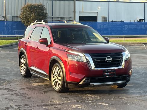Used 2022 Nissan Pathfinder Platinum w/ Cargo Package FWD image 3