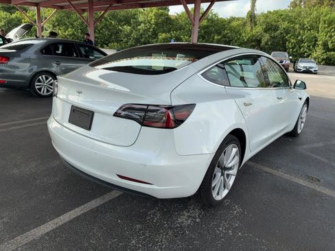 Used 2020 Tesla Model 3 Standard Range Plus image 2
