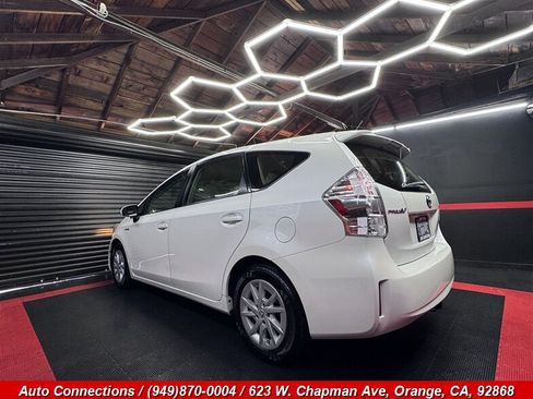 Used 2014 Toyota Prius V Two FWD image 4