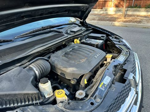Used 2014 Dodge Grand Caravan SXT FWD image 38