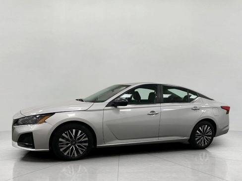 Certified 2025 Nissan Altima 2.5 SV FWD image 7