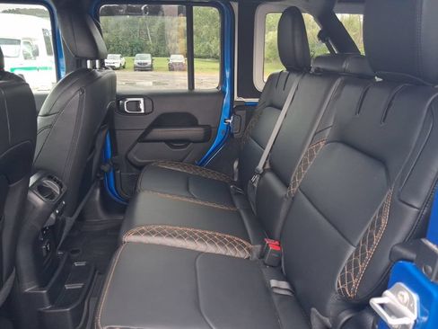 Used 2023 Jeep Wrangler Unlimited Sahara AWD/4WD image 10