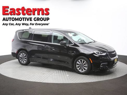 Used 2024 Chrysler Pacifica Limited FWD image 48