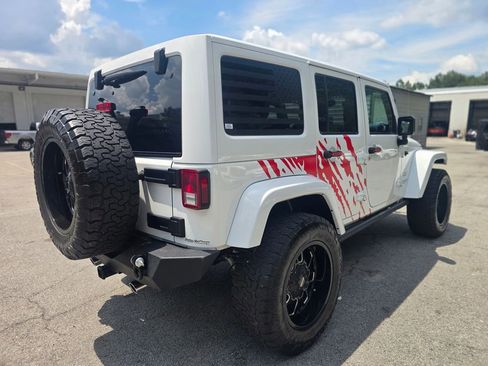 Used 2016 Jeep Wrangler Unlimited Sahara w/ Connectivity Group AWD/4WD image 7