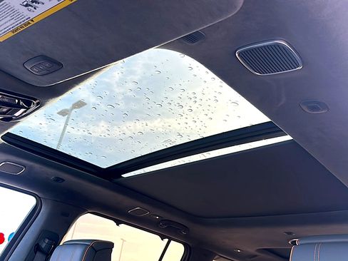 Used 2022 Jeep Grand Wagoneer Series III w/ Rear Seat Video Group 1 image 17