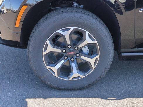 New 2026 GMC Yukon AT4 w/ AT4 Premium Package image 33