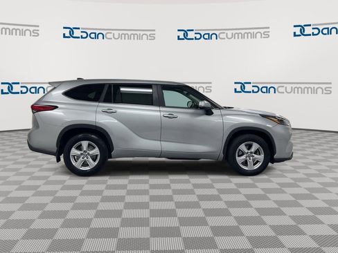 Used 2023 Toyota Highlander LE image 9
