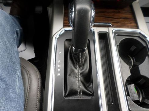 Used 2019 Ford F150 Lariat image 23