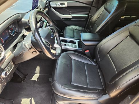 Certified 2022 Ford Explorer Limited w/ Equipment Group 301A RWD image 8