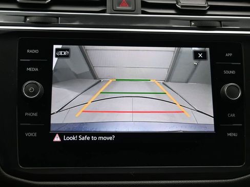 Used 2022 Volkswagen Tiguan SE image 19