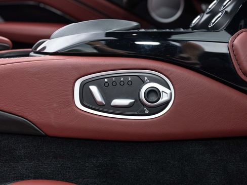 Used 2021 Aston Martin V8 Vantage Roadster RWD image 53