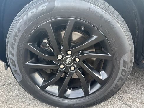 Used 2017 Land Rover Discovery Sport HSE image 11