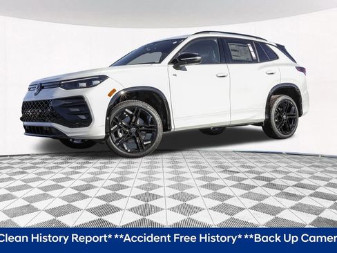 Certified 2026 Volkswagen Tiguan SE R-Line AWD/4WD image 2