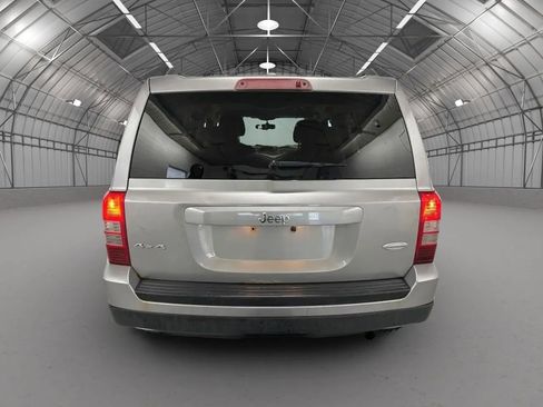 Used 2016 Jeep Patriot Latitude AWD/4WD image 6