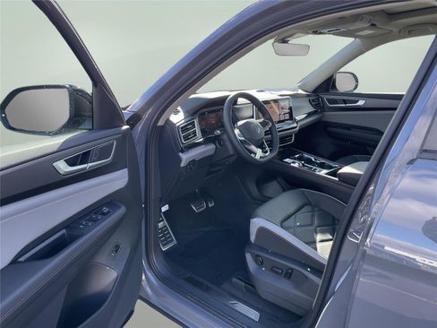 New 2026 Volkswagen Atlas Peak Edition image 14