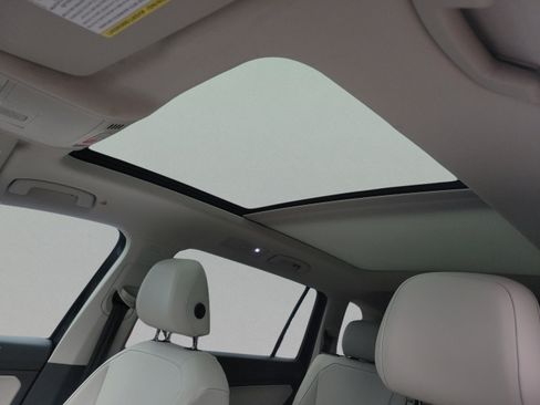 Used 2020 Volkswagen Tiguan SE w/ Panoramic Sunroof Package FWD image 28