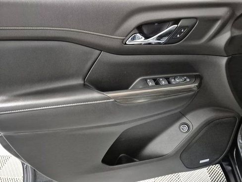 Used 2020 GMC Acadia SLT image 13