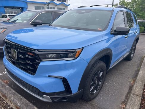 Used 2023 Honda Pilot TrailSport image 1