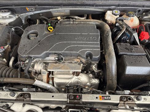 Used 2025 Chevrolet Malibu LT FWD image 3