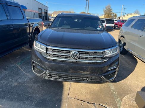Used 2021 Volkswagen Atlas Cross Sport SE image 2