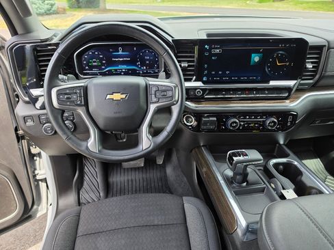 Used 2024 Chevrolet Silverado 1500 LT AWD/4WD image 13