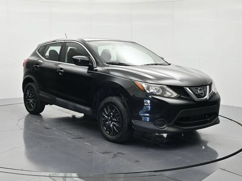 Used 2018 Nissan Rogue Sport S FWD image 3
